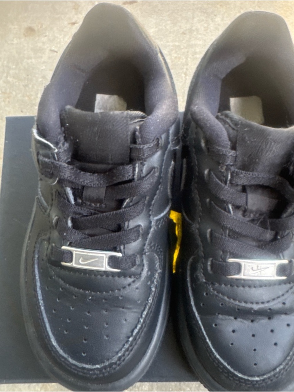 Nike Black Leather Low Top Sneakers